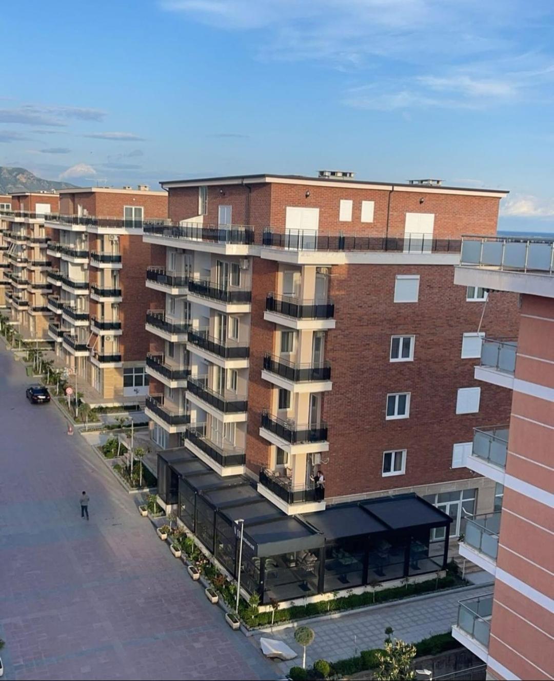 Tek Kompleksi Fishta Apartament